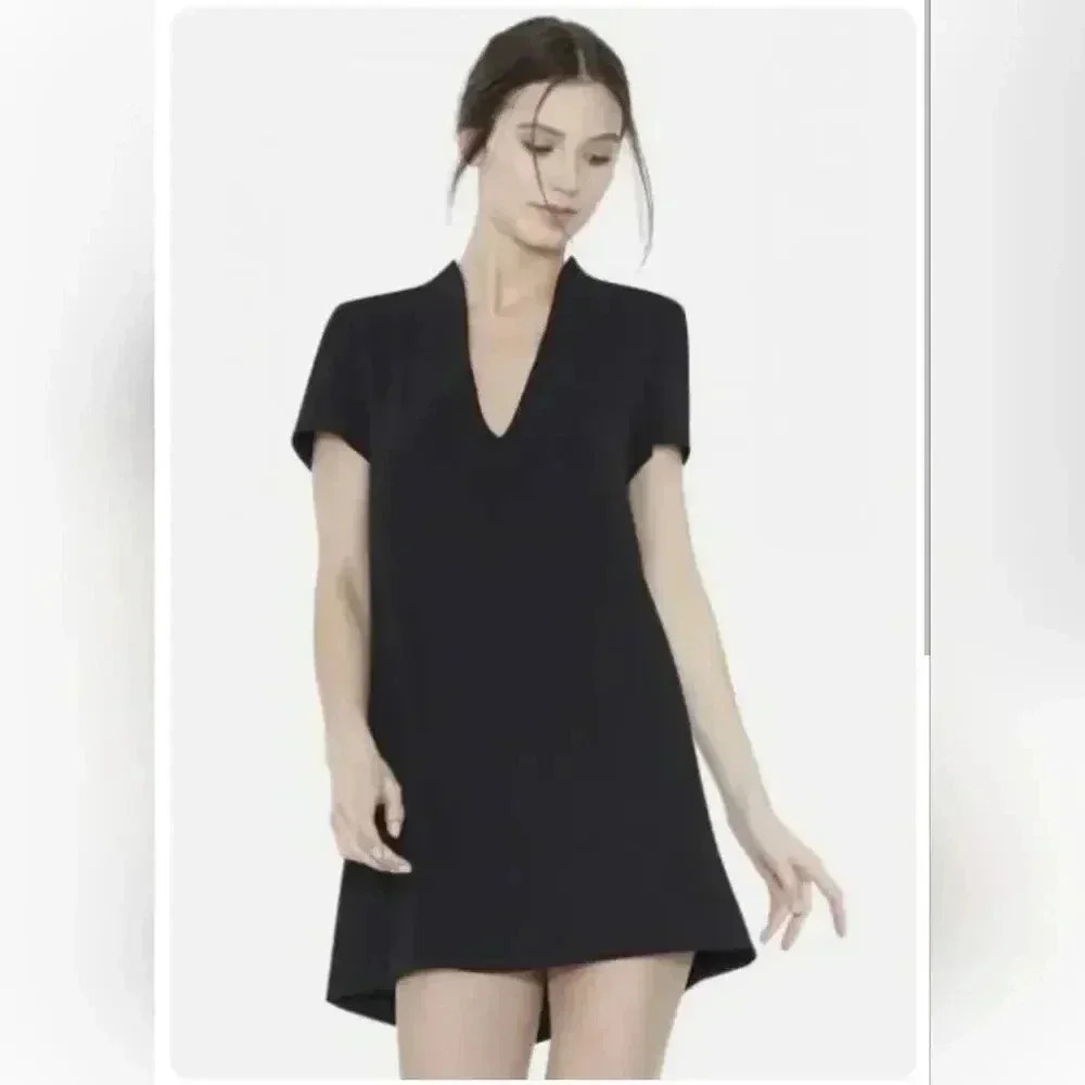 Alice + Olivia Seamed V-Neck Boxy Dress in Black